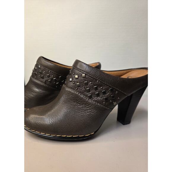 Sofft High Heels Clogs Mules Shoes Sz 8M Dark Olive. Black Heel and Nickel Studs - Picture 3 of 16